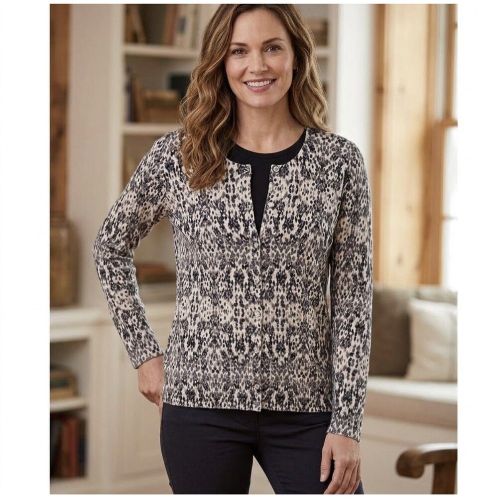 Merona Women’s Knit Cardigan Size 3 Animal Print Button Front Scoop Neck
